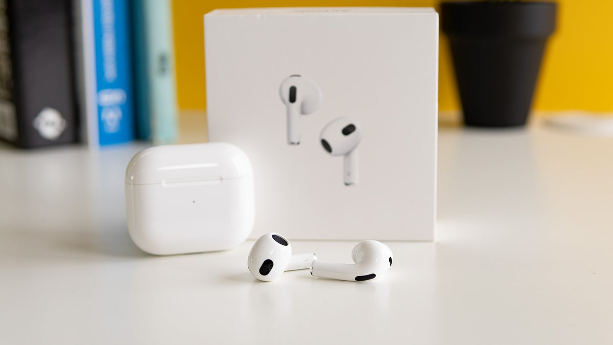 Le AirPods del 2026 potrebbero avere una fotocamera ad infrarossi